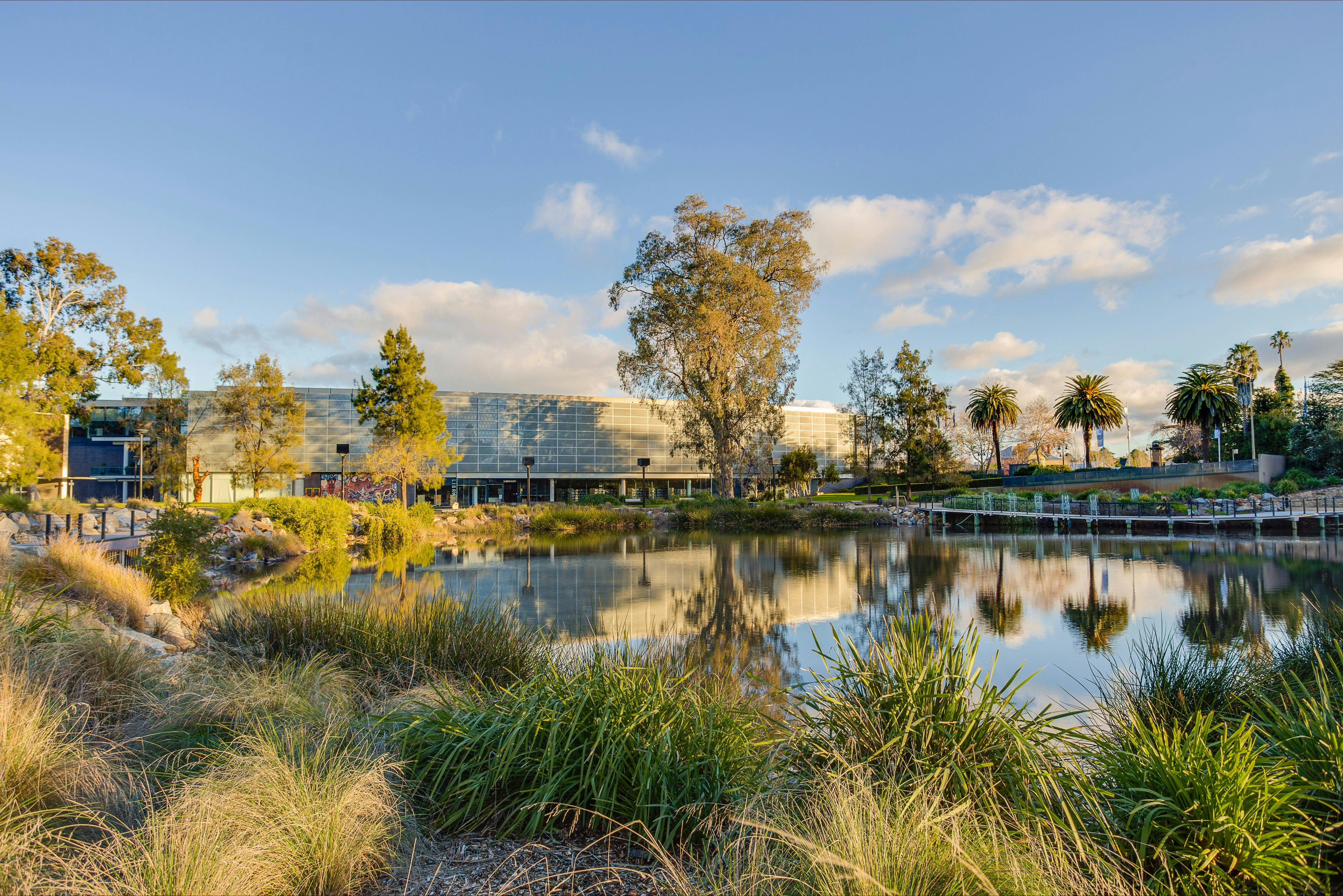 Wollundry Lagoon in the Wagga city centre. Photo from https://visitwagga.com/discover/seendo