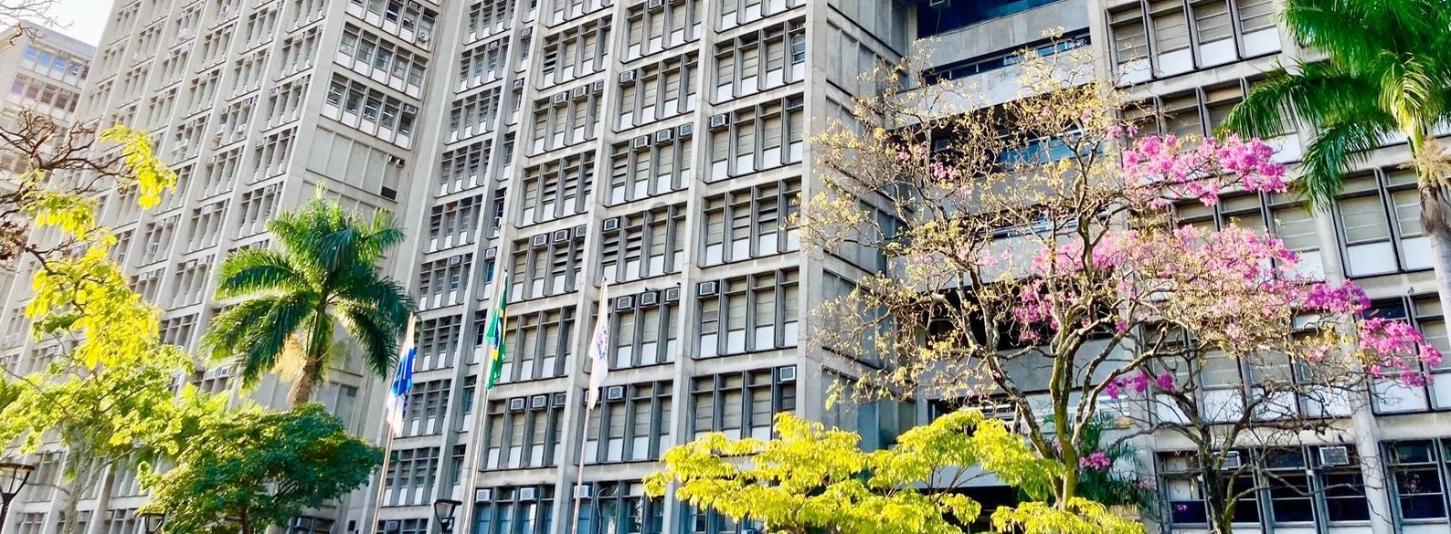 Encontro Acadêmico do Programa de Pós-Graduação em Física da UERJ